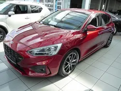 Rot Gebraucht 2019 Ford Focus ST-Line Limousine | 14.490 € (Fairer Preis)