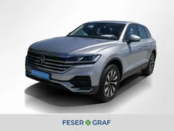 Oyster silver metallic Gebraucht 2024 VW Touareg Basis SUV | 55.880 € (Guter Preis)