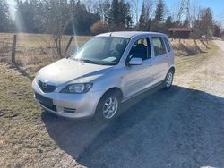 Silber Gebraucht 2005 Mazda 2 Kleinwagen | 2.200 € (Etwas zu teuer)