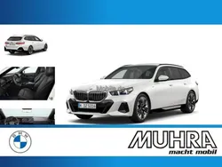 Weiß Gebraucht 2024 BMW 520 M Sport Kombi | 52.440 € (Superpreis)
