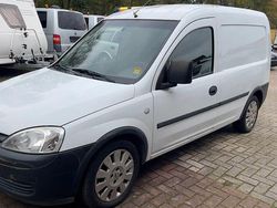 Weiß Gebraucht 2009 Opel Combo Van / Kleinbus | 2.999 € (Fairer Preis)