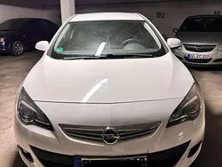 Weiß Gebraucht 2012 Opel Astra Limousine | 4.500 € (Guter Preis)