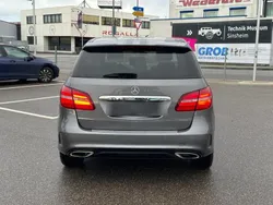 Grau Gebraucht 2019 Mercedes B180 AMG line Van / Kleinbus | 15.500 € (Superpreis)