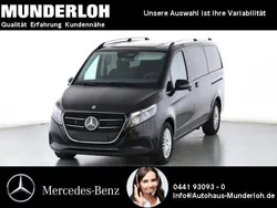 Obsidianschwarz metallic Gebraucht 2024 Mercedes V220 Van / Kleinbus | 57.900 € (Teuer)