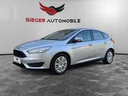Silber Gebraucht 2015 Ford Focus Trend Limousine | 10.390 €