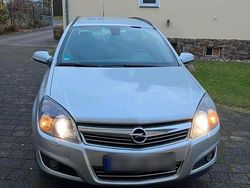 Silber Gebraucht 2009 Opel Astra Kombi | 3.900 €