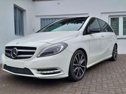 Weiß Gebraucht 2012 Mercedes B200 Van / Kleinbus | 8.100 € (Guter Preis)