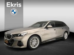 Grau Gebraucht 2024 BMW 530e M Sport Kombi | 52.900 € (Superpreis)