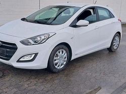 Weiß Gebraucht 2016 Hyundai i30 Limousine | 5.999 € (Guter Preis)