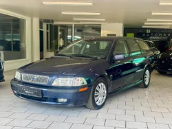 Blau Gebraucht 2002 Volvo V40 Comfort Kombi | 2.499 € (Teuer)