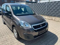 Grau Gebraucht 2016 Peugeot Partner Van / Kleinbus | 12.950 € (Etwas zu teuer)