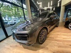 Grau Gebraucht 2021 Porsche Cayenne Turbo SUV | 106.900 €