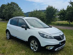 Weiß Gebraucht 2014 Renault Scénic III Bose Edition Van / Kleinbus | 7.980 € (Fairer Preis)