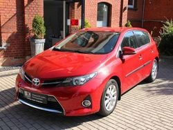 Rot Gebraucht 2013 Toyota Auris Edition Limousine | 9.500 € (Guter Preis)