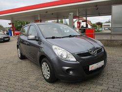 Grau Gebraucht 2012 Hyundai i20 Edition Limousine | 5.999 € (Teuer)