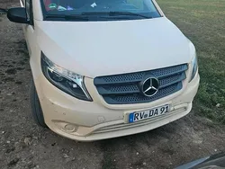 Gelb Gebraucht 2018 Mercedes Vito Van / Kleinbus | 16.000 €