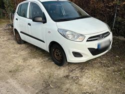 Weiß Gebraucht 2011 Hyundai i10 Kleinwagen | 1.800 €