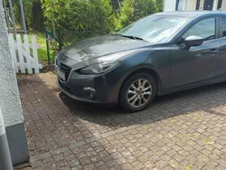 Grau Gebraucht 2015 Mazda 3 Center-Line Limousine | 9.000 € (Guter Preis)