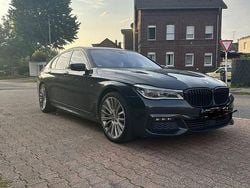Grau Gebraucht 2016 BMW 730 M Sport Limousine | 21.490 € (Fairer Preis)