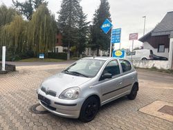 Silber Gebraucht 2003 Toyota Yaris Kleinwagen | 2.190 €