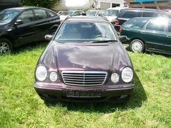 Mitternachts violett Gebraucht 2002 Mercedes E270 Avantgarde Kombi | 1.599 € (Guter Preis)