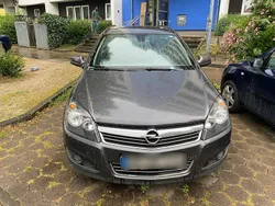 Silber Gebraucht 2009 Opel Astra Kombi | 1.500 €