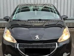 Schwarz Gebraucht 2012 Peugeot 208 Active Kleinwagen | 5.250 € (Guter Preis)