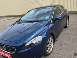 Blau Gebraucht 2016 Volvo V40 Kombi | 9.500 € (Fairer Preis)