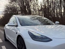 Weiß Gebraucht 2022 Tesla Model 3 Standard Range Limousine | 23.500 € (Guter Preis)