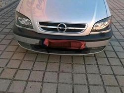 Grau Gebraucht 2004 Opel Zafira Van / Kleinbus | 1.051 € (Fairer Preis)