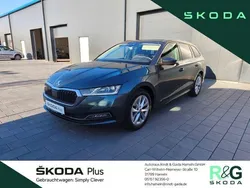 Grau Gebraucht 2021 Skoda Octavia Style Kombi | 21.690 € (Teuer)