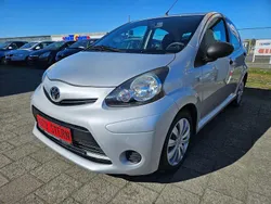 Silber Gebraucht 2012 Toyota Aygo Edition Kleinwagen | 4.799 € (Fairer Preis)