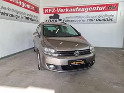 Braun Gebraucht 2010 VW Golf Plus Cross Team Van / Kleinbus | 4.680 € (Teuer)