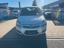 Silber Gebraucht 2011 Opel Zafira Family Van / Kleinbus | 2.499 € (Fairer Preis)