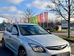 Silber Gebraucht 2011 Hyundai i30 Limousine | 4.200 € (Etwas zu teuer)