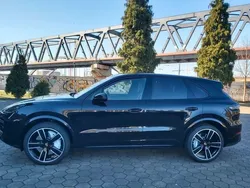 Tiefschwarz metallic Gebraucht 2019 Porsche Cayenne Turbo SUV | 84.800 € (Fairer Preis)
