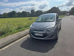 Grau Gebraucht 2014 Hyundai ix20 Edition Van / Kleinbus | 6.200 € (Fairer Preis)