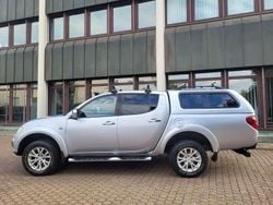 Cool silver Gebraucht 2015 Mitsubishi L200 Diamant Edition Abholung | 20.900 € (Guter Preis)