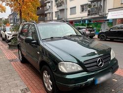 Grün Gebraucht 2000 Mercedes ML320 SUV | 5.950 €