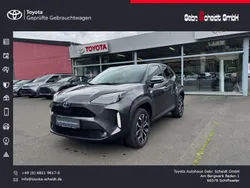 Grey metallic Gebraucht 2023 Toyota Yaris Cross Team SUV | 23.489 € (Guter Preis)