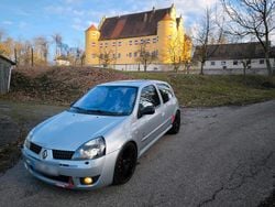 Silber Gebraucht 2002 Renault Clio II R.S. Kleinwagen | 9.999 €