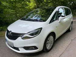 Weiß Gebraucht 2016 Opel Zafira Tourer Van / Kleinbus | 12.300 € (Fairer Preis)
