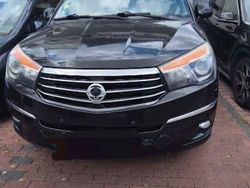 Schwarz Gebraucht 2016 Ssangyong (KGM) Rodius Sapphire Van / Kleinbus | 9.700 €