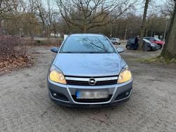 Grau Gebraucht 2006 Opel Astra Edition+ Kombi | 2.500 € (Etwas zu teuer)