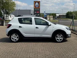Weiß Gebraucht 2015 Dacia Sandero Prestige Kleinwagen | 5.700 € (Guter Preis)