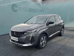 Grau Gebraucht 2022 Peugeot 3008 Van / Kleinbus | 28.099 € (Fairer Preis)