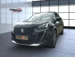 Weiss / perlmutt weiss Gebraucht 2022 Peugeot 2008 Allure SUV | 20.890 € (Fairer Preis)