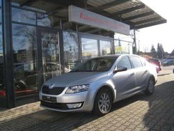 Brilliantsilver Gebraucht 2014 Skoda Octavia Ambition Limousine | 9.900 € (Fairer Preis)