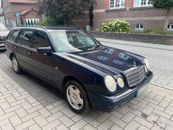 Blau Gebraucht 1998 Mercedes E280 Kombi | 4.200 € (Fairer Preis)
