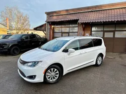 White metallic Gebraucht 2019 Chrysler Pacifica SUV | 32.900 €